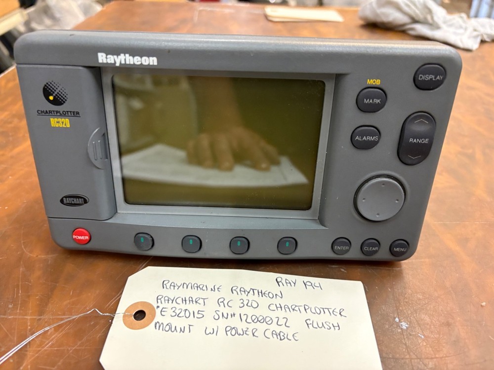 RAYMARINE/RAYTHEON RAYCHART RC320 CHARTPLOTTER #E32015 SN#1200022 FLUSH MOUNT...