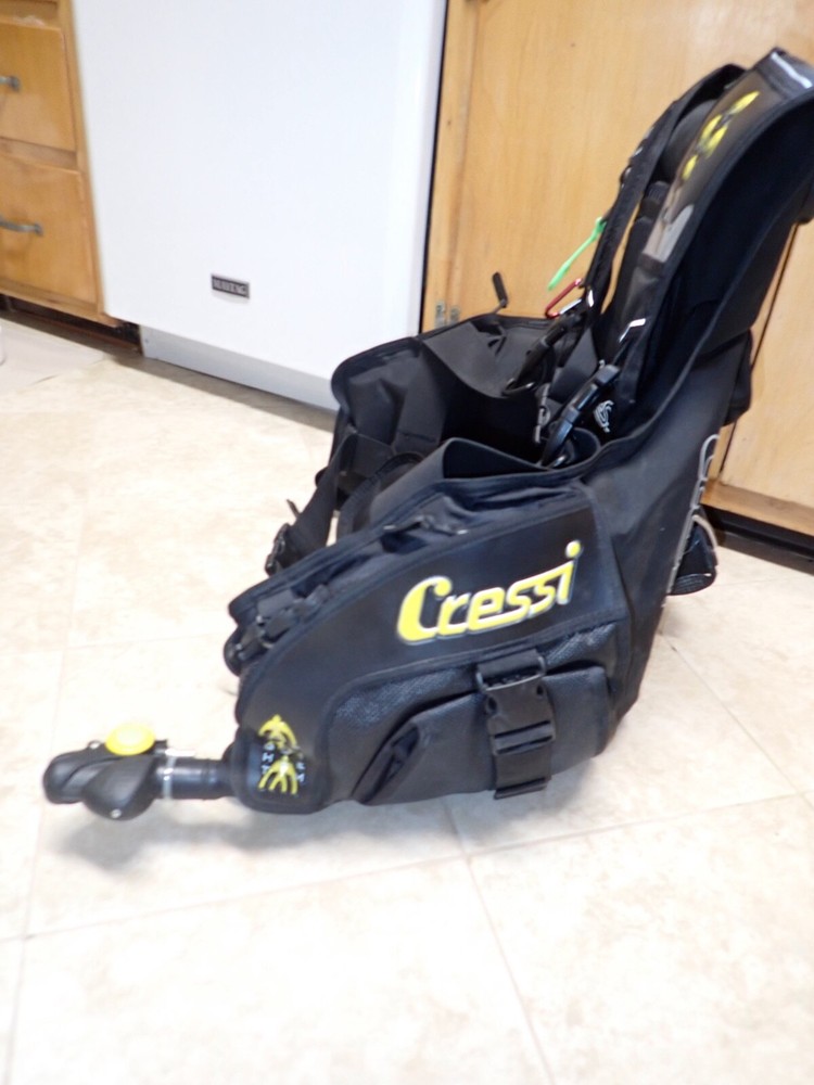 Cressi Flight Control System Scuba Dive BCD Men's Medium w/ Squeeze Knife Used
