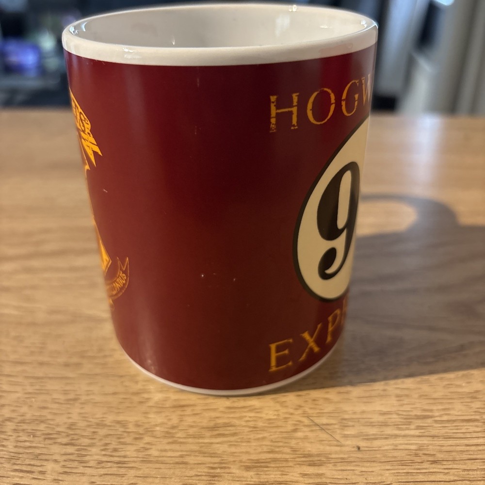 HARRY POTTER PLATFORM 9 3/4 HOGWARTS EXPRESS MUG