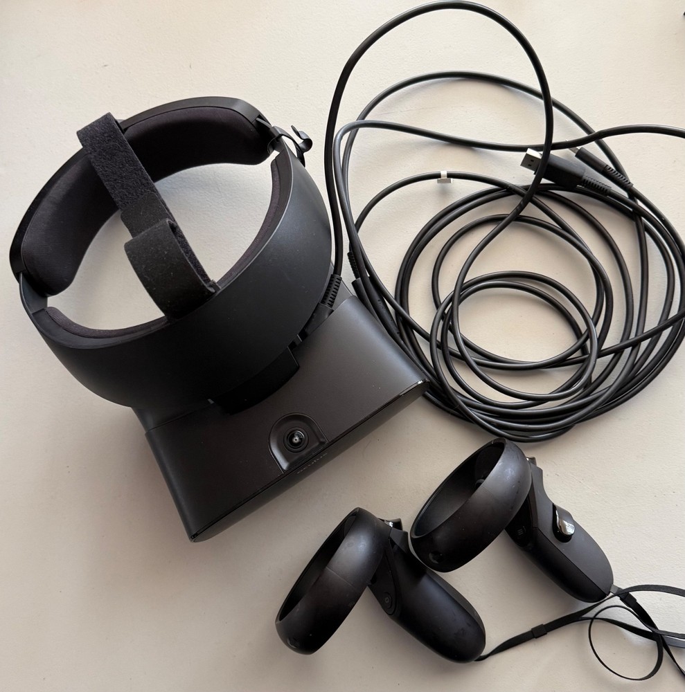 Lenovo Oculus Rift S VR Headset With Controllers & Cables Great