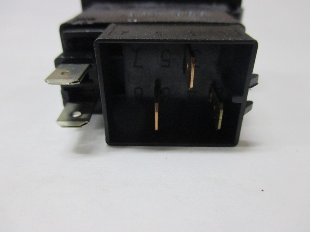 83982993 NEW HOLLAND LIGHT SWITCH NEW