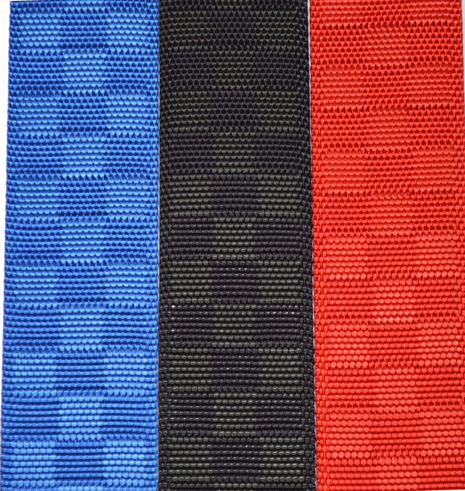 JUNIOR UNIVERSAL RACING V HARNESS PULL DOWN CAM LOCK SFI 16.1 RED CHECKERBOARD