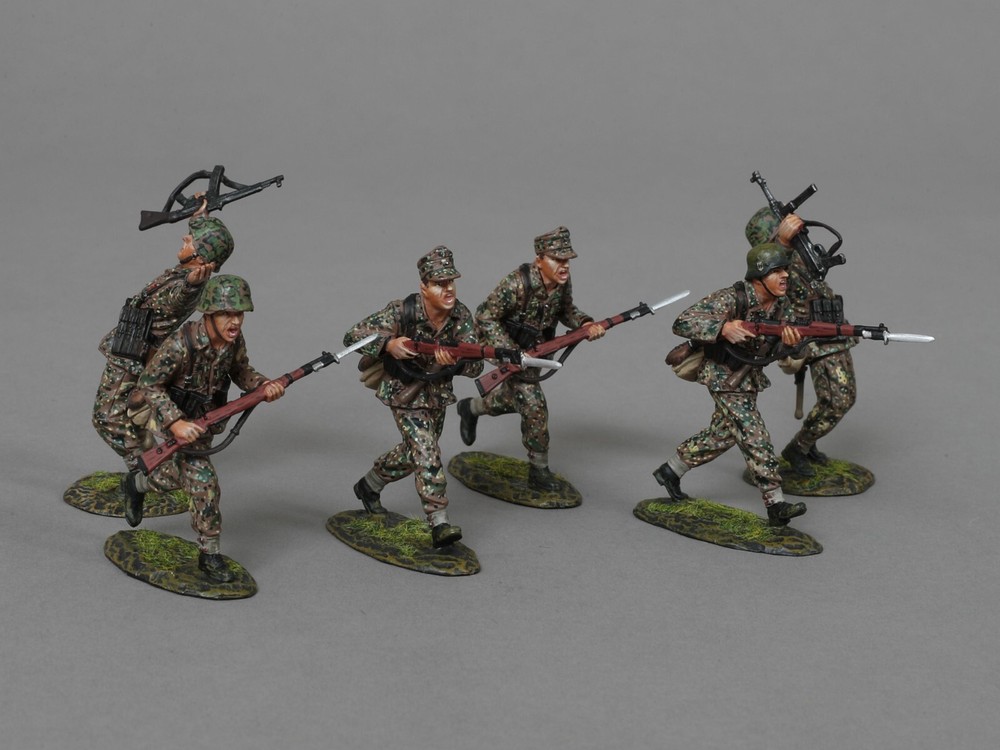 THOMAS GUNN WW2 GERMAN SS155A GERMAN TROOPER WOUNDED MP40