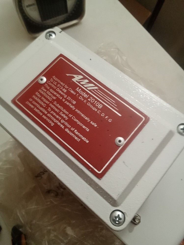 Advanced Micro Instruments AMI Trace O2 analyzer MODEL 2010B