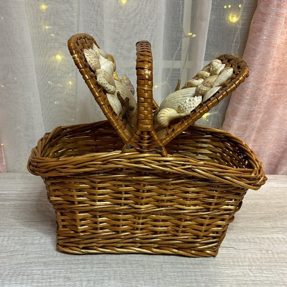 Double Lid Handle Picnic Basket with shells