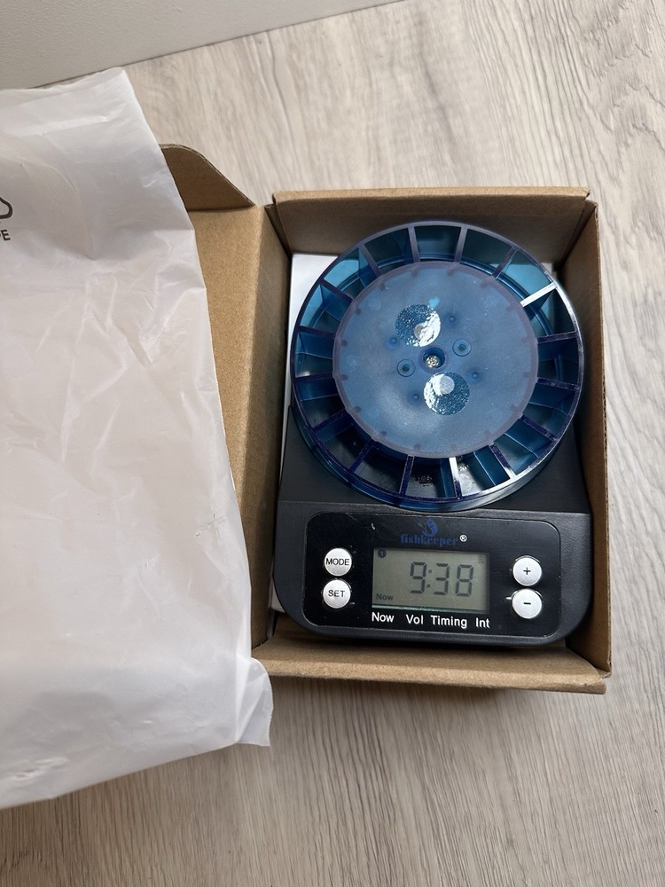 Automatic Fish Feeder for Aquarium - Moisture-Proof and Precision Feeding