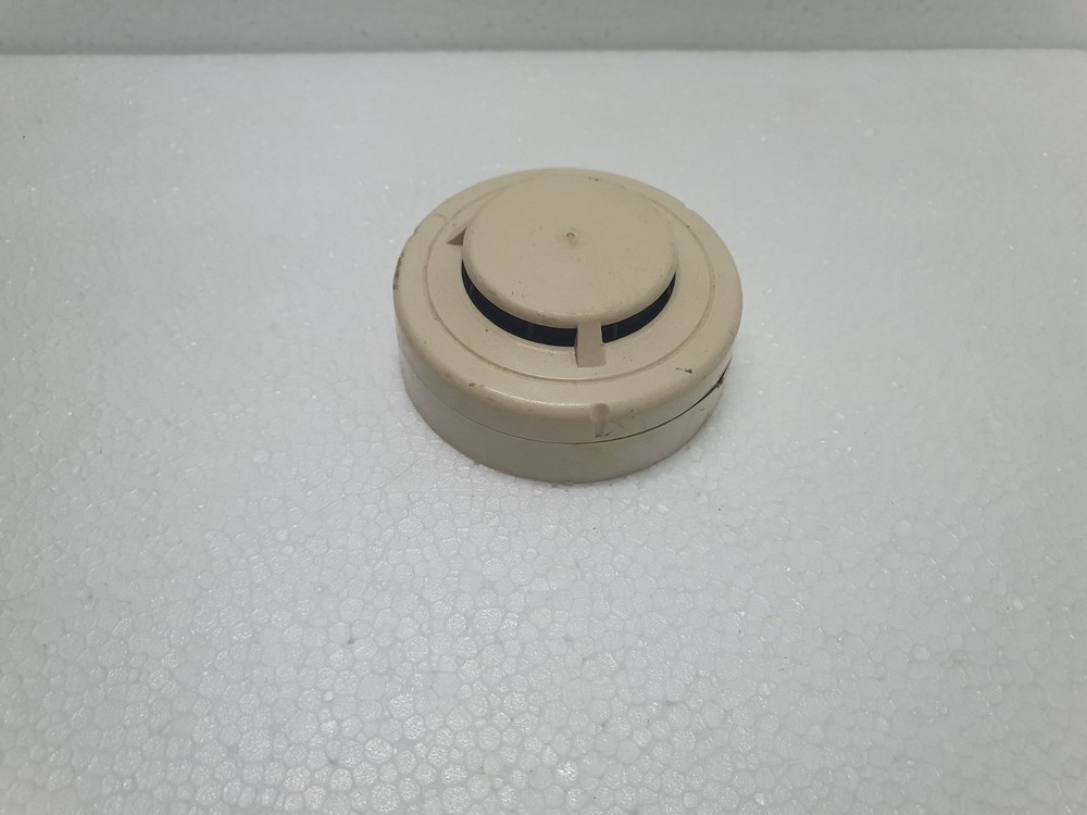 SYSTEM SENSOR 2351/EC SMOKE DETECTOR WITH BASE B401