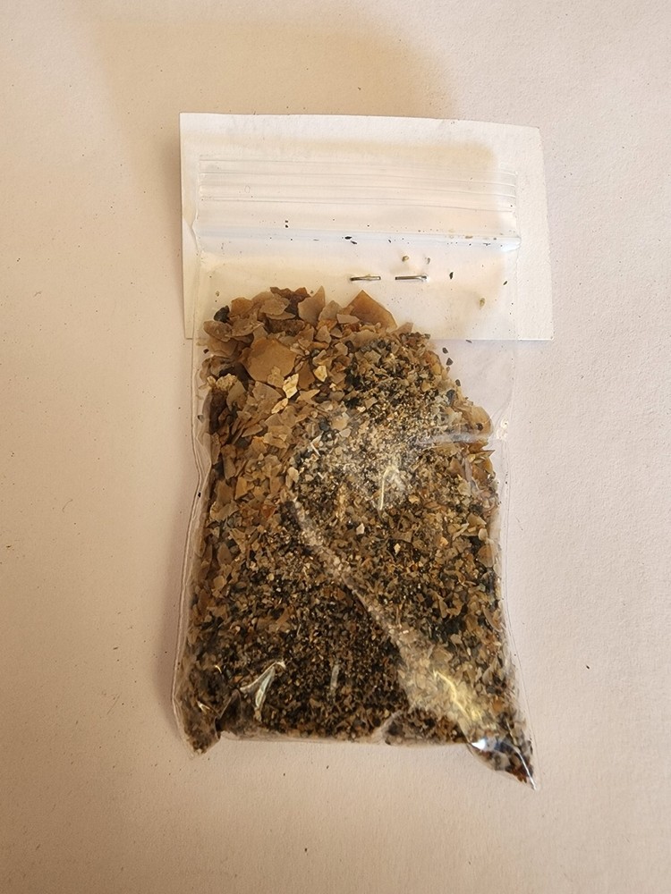 Micro Knapping Chert Flakes and Dust, 1 ounce