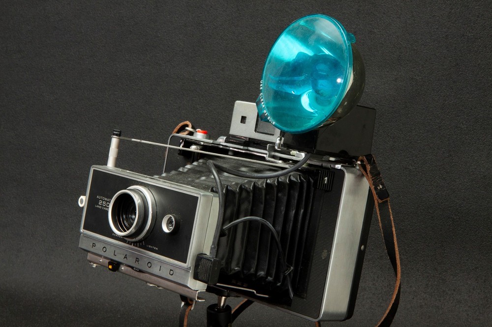 Vintage Polaroid Automatic 250 Land Camera with Flash