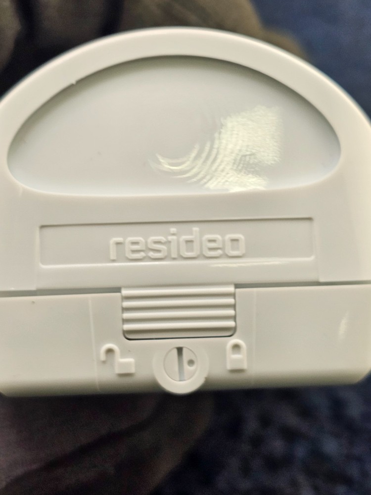 Resideo IS3035V: Passive Infrared Motion Sensor White