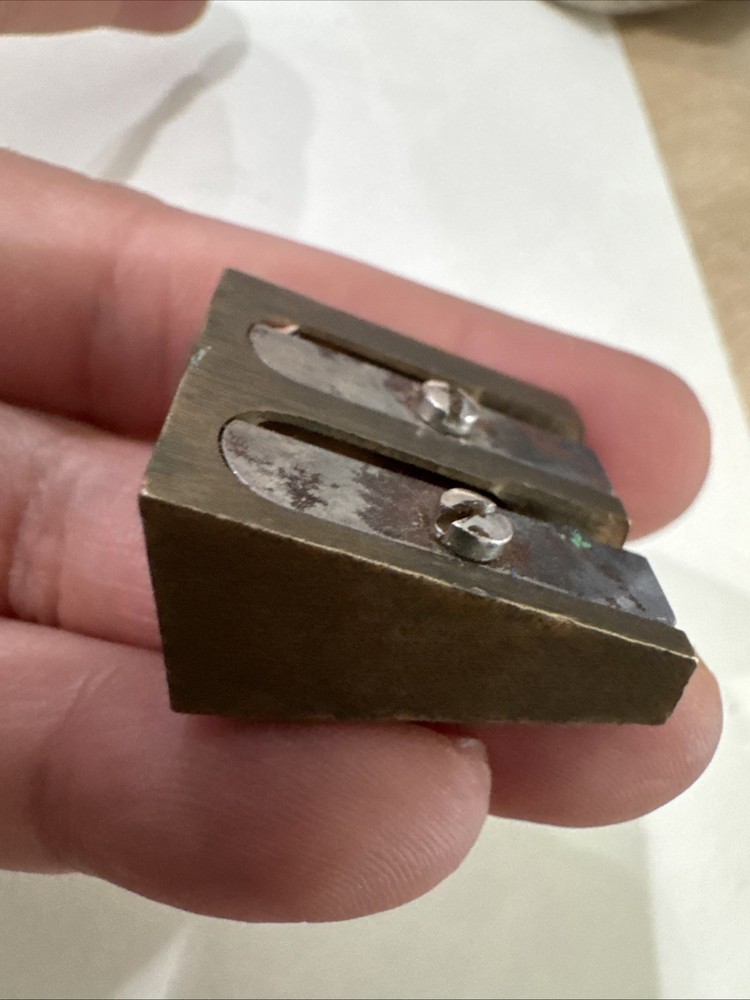 GERMAN WW2 SOLDIER METAL BRASS PENCIL SHARPENER