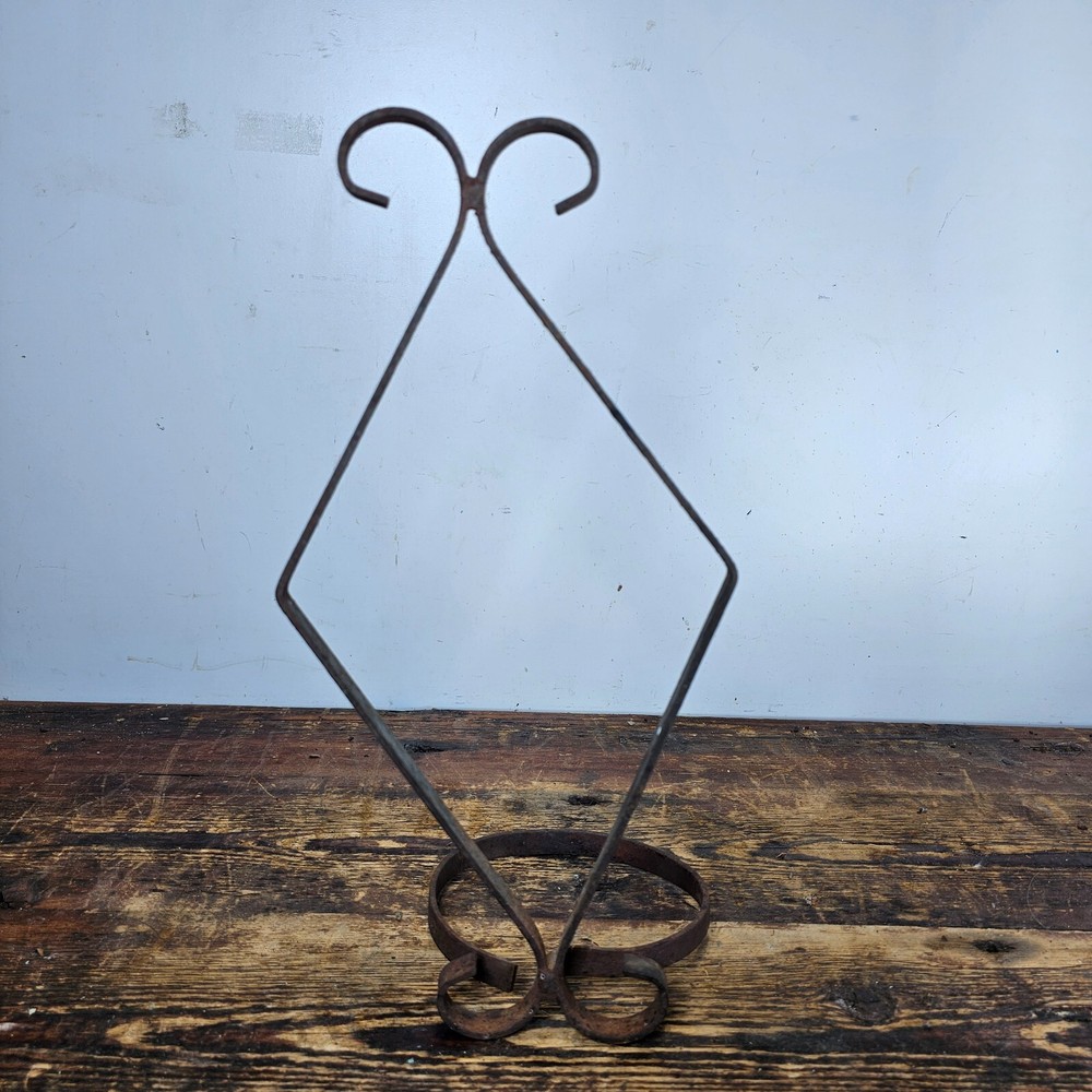 Single Pot Scroll Metal Wall Planter Rusty 14.5"H