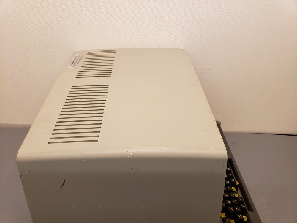Vintage Heathkit H89 Personal Computer Dual Floppy *Powers On *Missing Keys