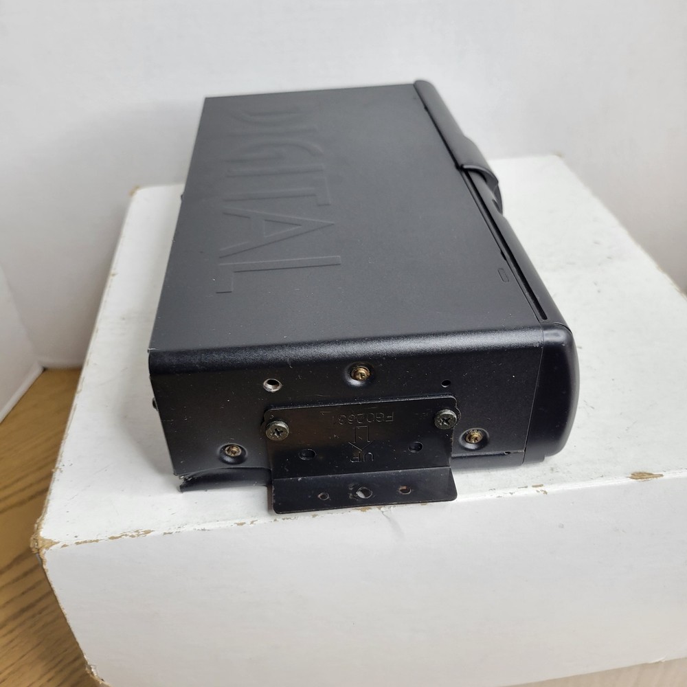 VW 6 Disc CD changer Model 1HO 035 111 Black Used
