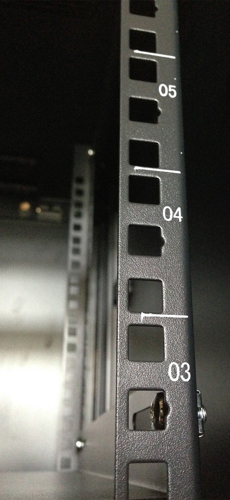 27U Wall Mount Server Rack Network Cabinet Locking Av Data Enclosure VENTED DOOR