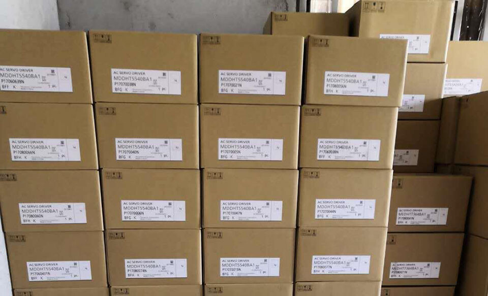 ONE NEW Panasonic Servo Motor MSMD042J1S