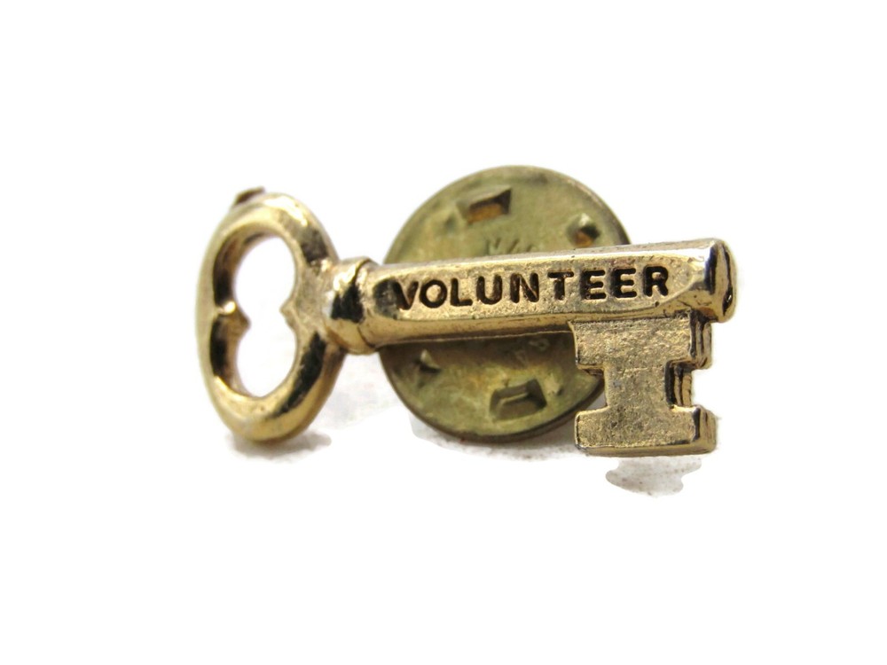 Volunteer Lettered Key Pin Gold Tone