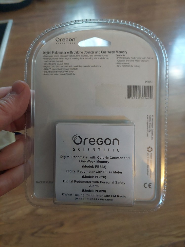 Oregon Scientific Tiny Digital Pedometer with Calorie Counter and 1 Week Memory
