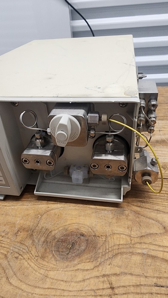 Shimadzu LC-10AD Liquid Chromatograph