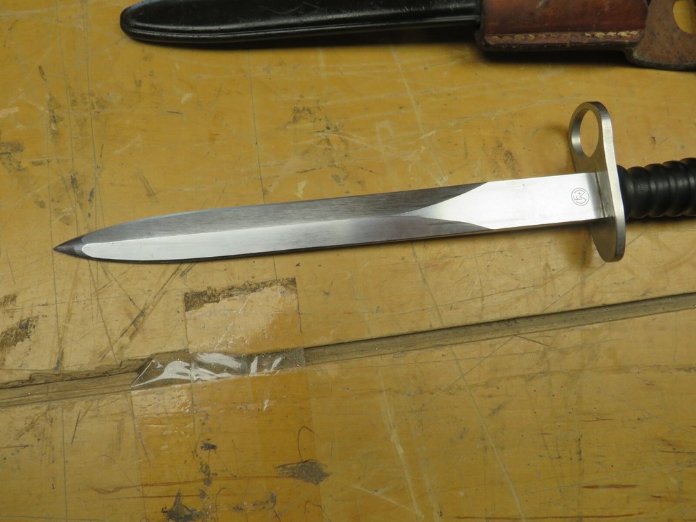 Swiss Military Bayonet scabbard & frog
