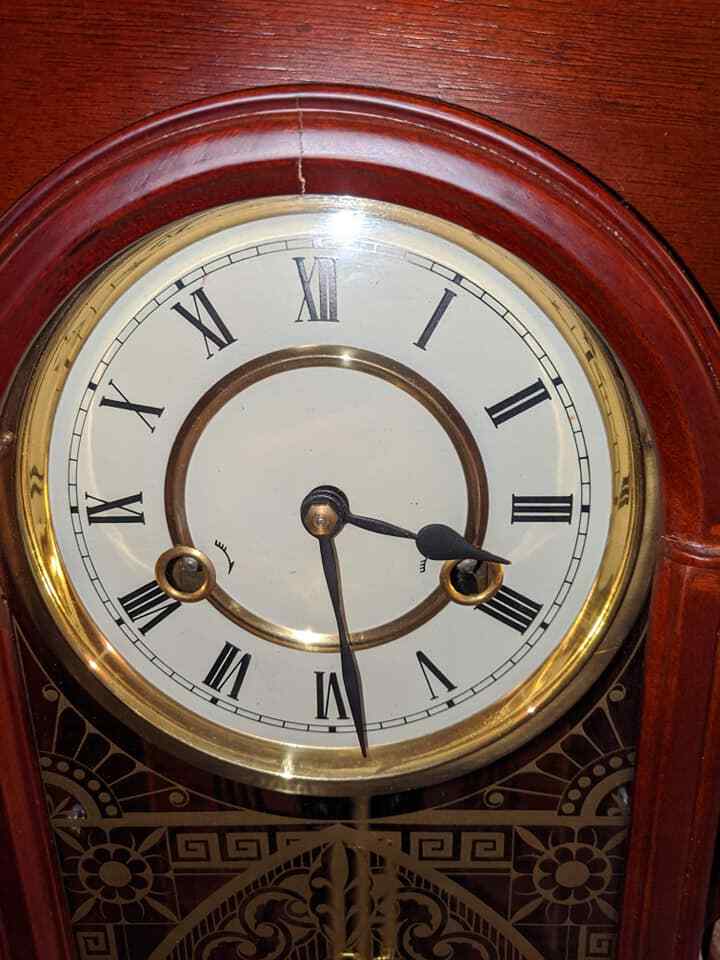 Shelf or Mantel clock