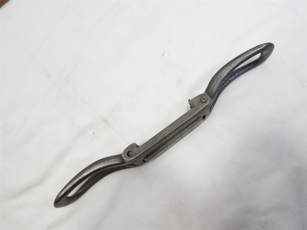 Unique Cast Iron 2 Way Front & Back Spoke Shave Wood Tool Back Forth