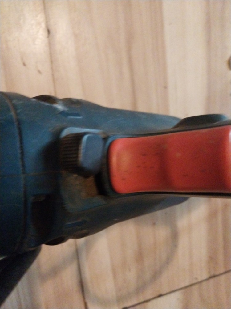 BLACK AND DECKER CORDED POWER DRILL PRE-OWNED MODEL DR200 Type 1