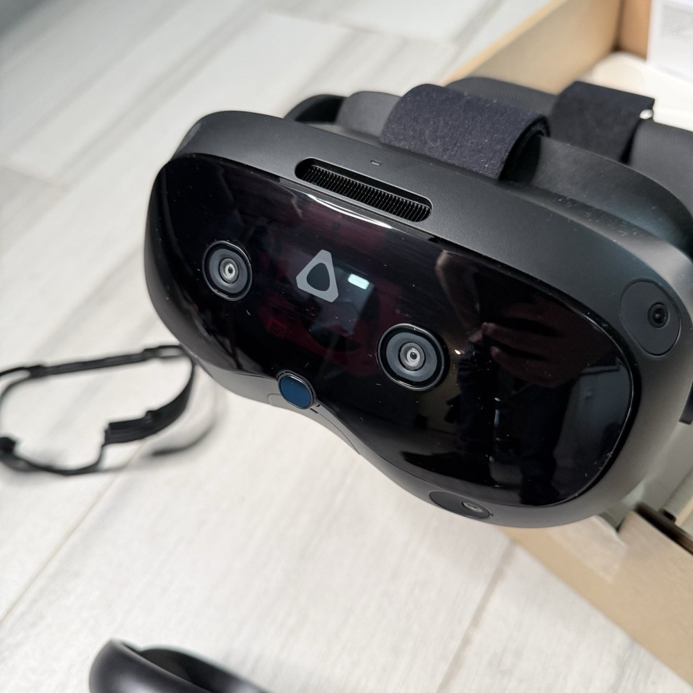 HTC Vive Focus Vision Mixed Reality and PC VR Headset + Controllers