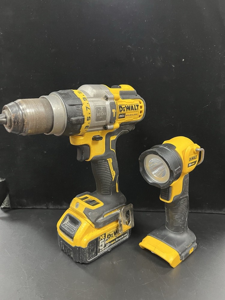 Dewalt 1/2” Hammer Drill/ Drill Driver W/ 5AH Battery & Work Light