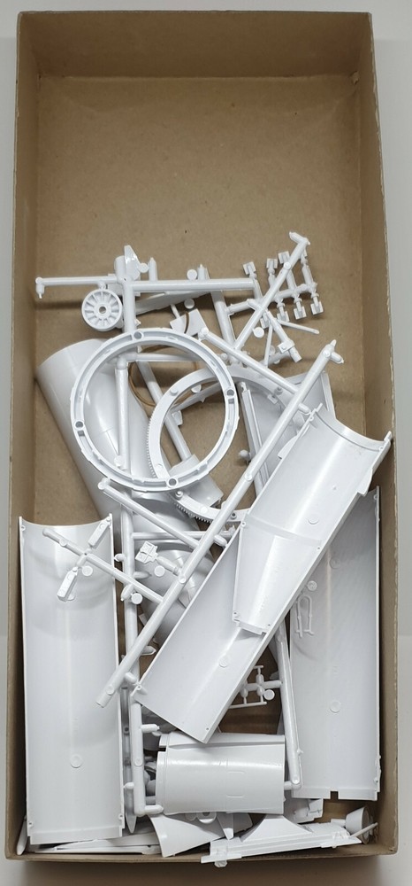 SPACE : JUPITER C EXPLORER SATELLITE LAUNCH VEHICLE MODEL KIT BY HAWK IN 1966