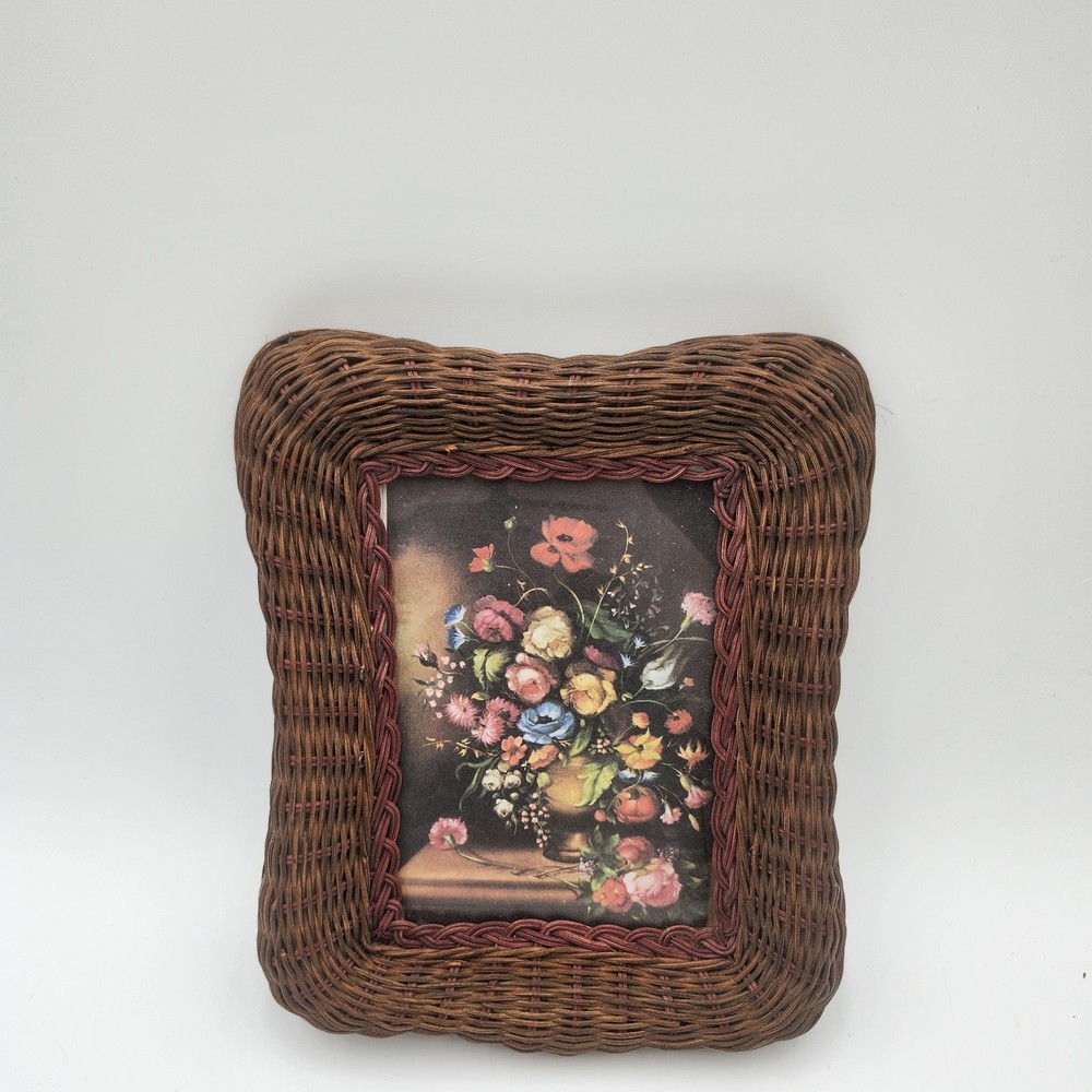 Vintage 5x7" brown woven wicker Frame