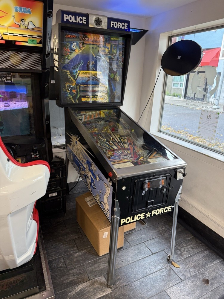 Williams Police Force Pinball Machine