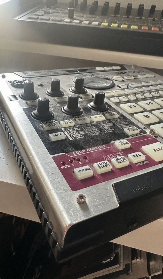 Roland SP-555 Digital DJ Turntable Creative Sampler