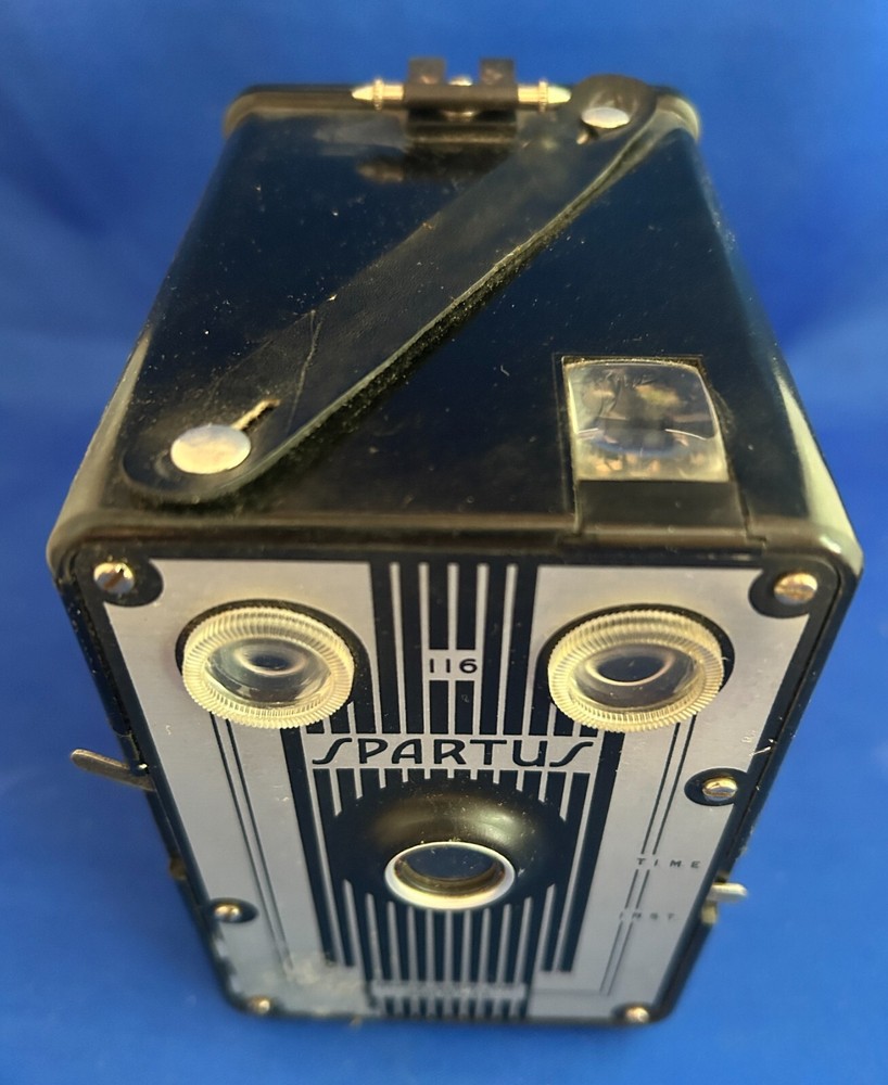 VINTAGE SPARTUS 116 BOX CAMERA in ORIGINAL BOX