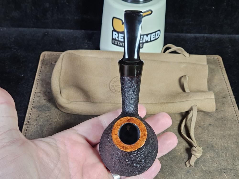 Gorgeous! Yang Kun Sandblasted Volcano w/ Smooth BaseArtisan Pipe