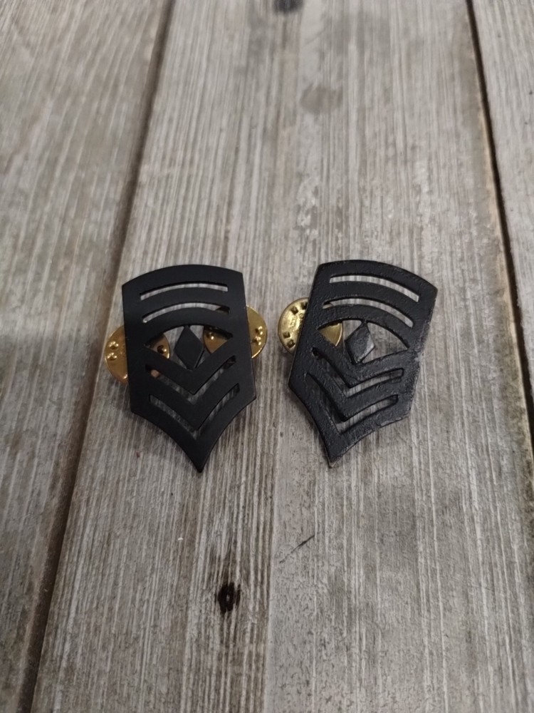 Pair Of US USMC Marine Corps First Sergeant Insignia Rank Metal