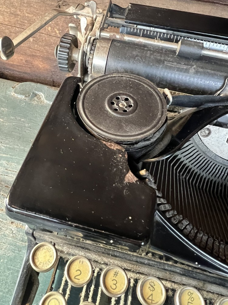 ANTIQUE 1930’s ROYAL TYPEWRITER