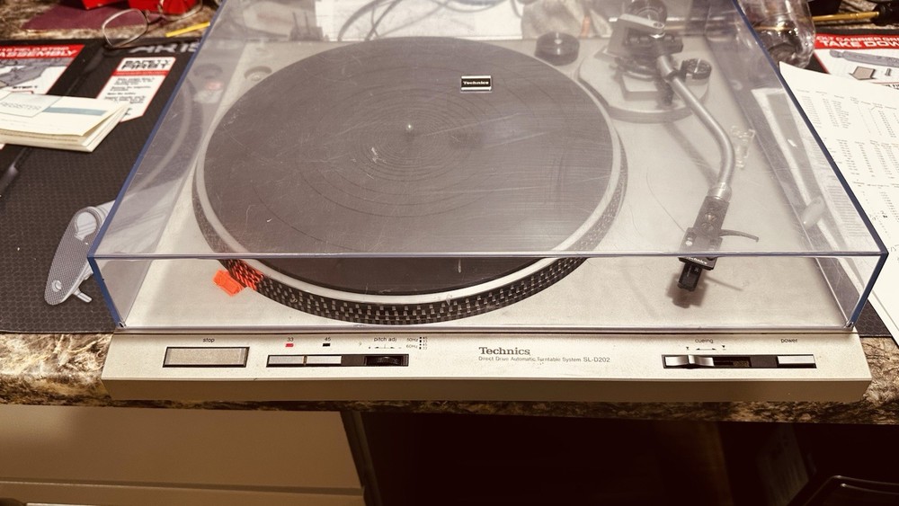 Vintage Technics SL-D202 Direct Drive Automatic Turntable 33/45