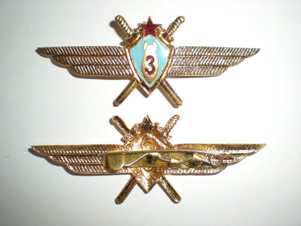 ORIGINAL SOVIET METAL MILITARY NAVIGATOR 3RD CLASS BADGE