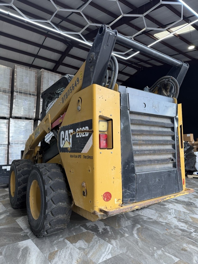 Cat Skid Steer With Attachments