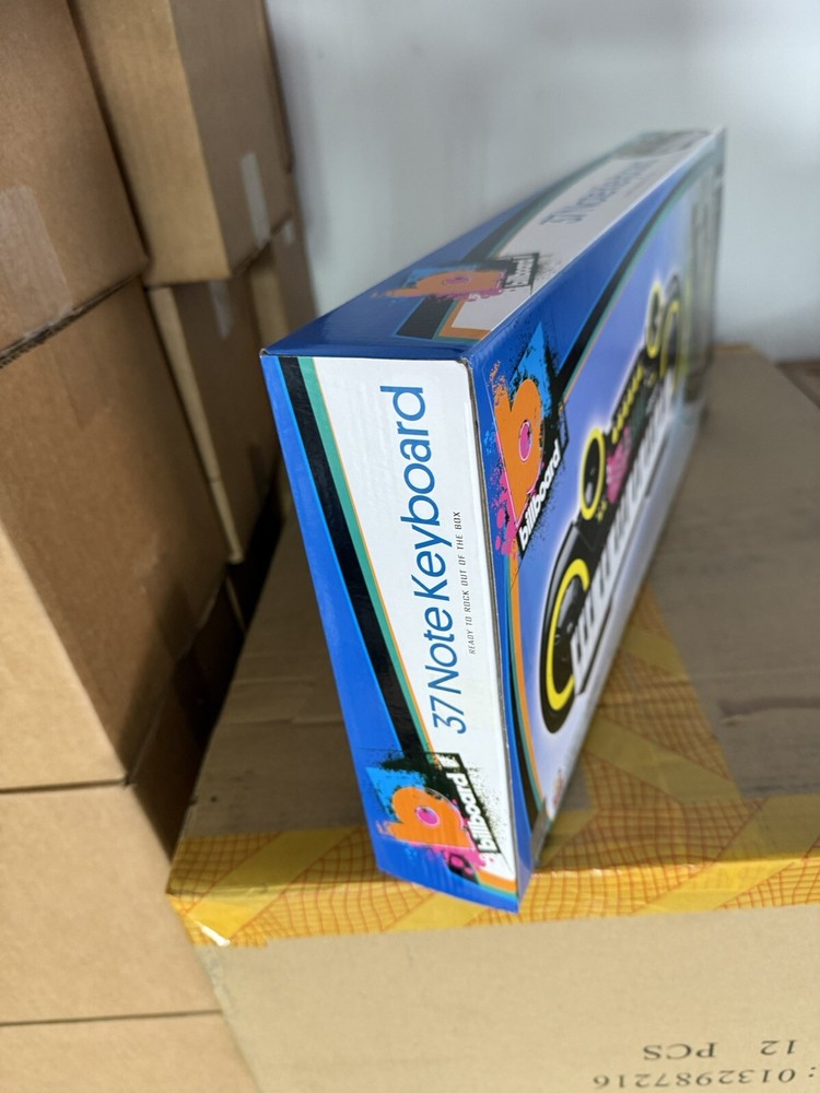 NEW Billboard 37 Key keyboard with Mic