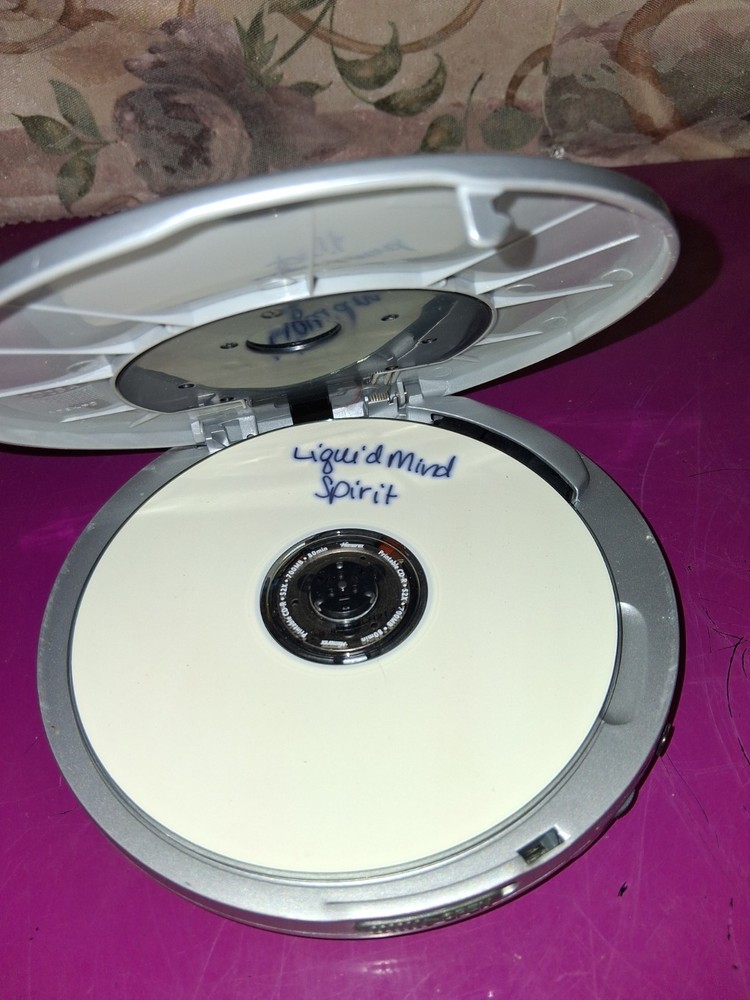 Durabrand CD-56 Programmable CD Player, Repeat Play, Bass Boost, Silver