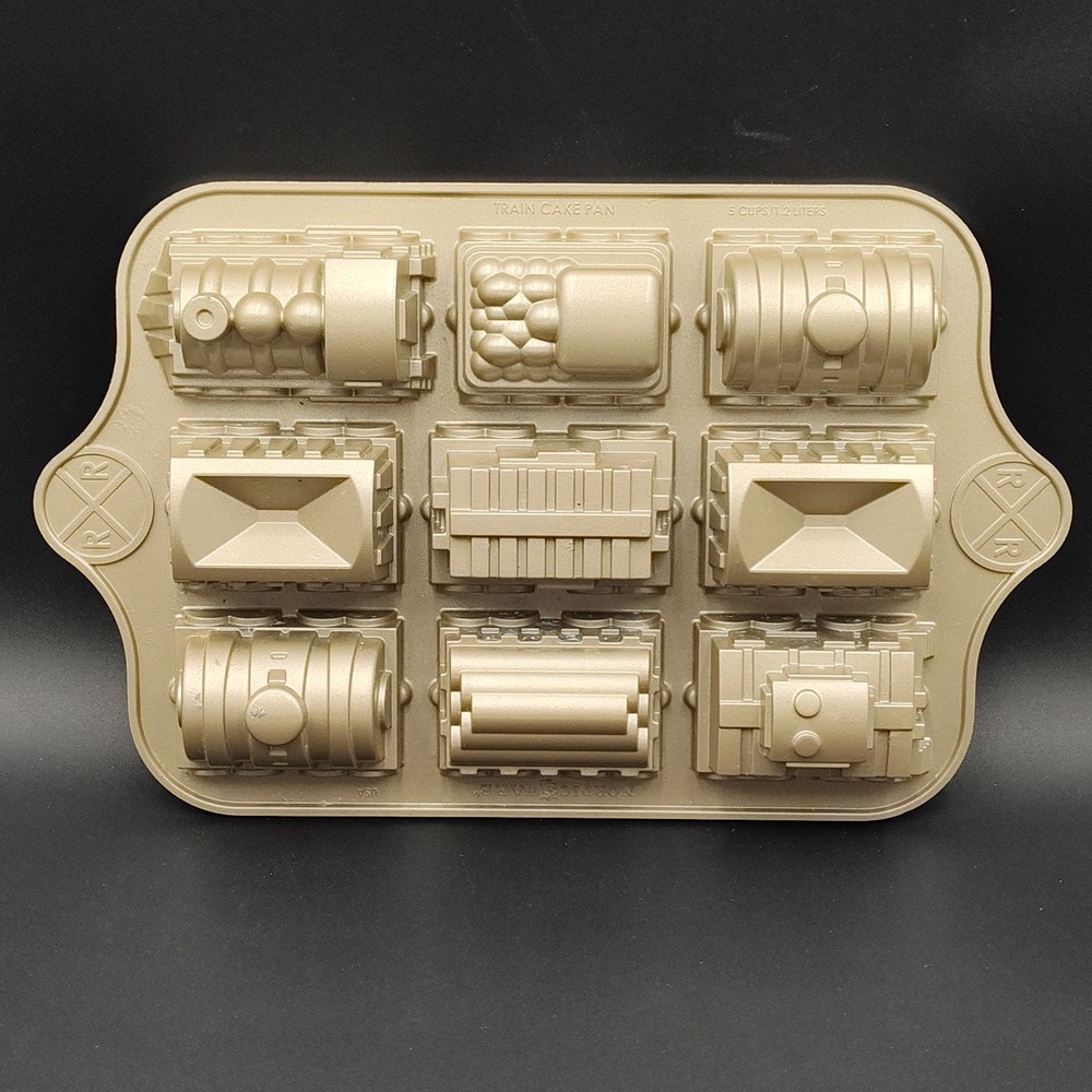 NORDIC WARE Train Cake Pan Choo Choo 9-Car Duty 5 Cups Functions Great 📸👀📏