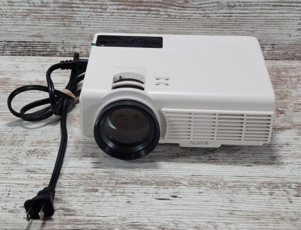 ALVAR Q8 Home Theater Projector
