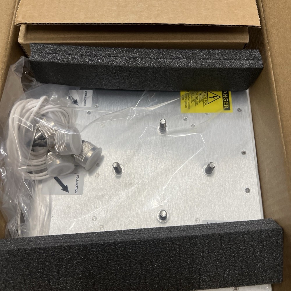EXTREME NETWORKS ML-2452-SEC6M4-N30 POLARIZED PANEL ANTENNA DUAL