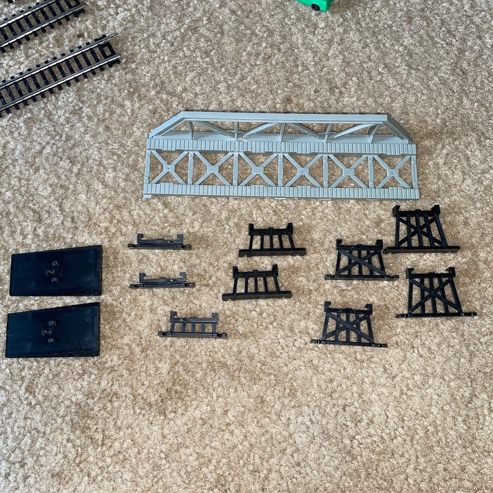 VINTAGE TYCO HO SCALE TRAIN SET RUNS Some Missing Parts.