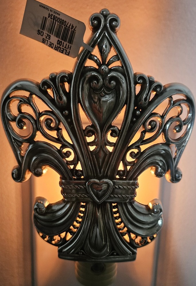Brighton Nightlight HT100 Fleur de Lis Hearts Night Light Cover Base Silver