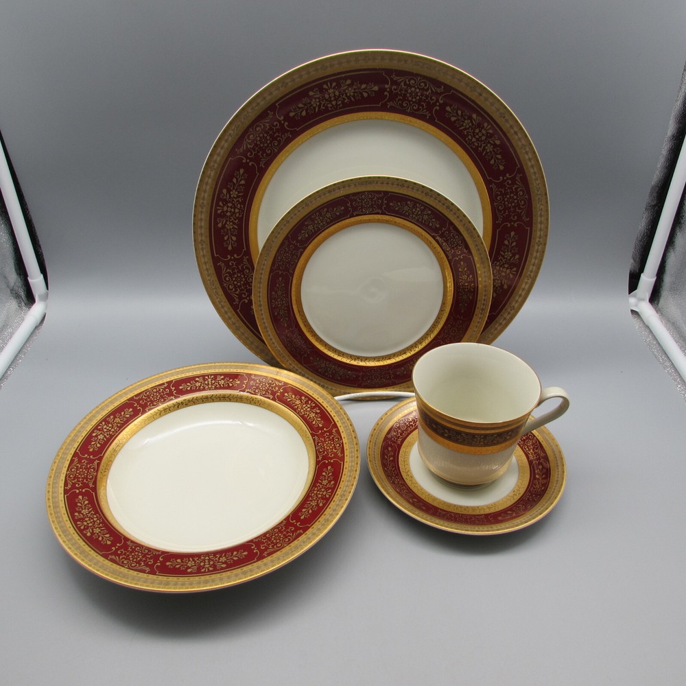 Mikasa Fine China Dynasty - Red 5pc Place Setting