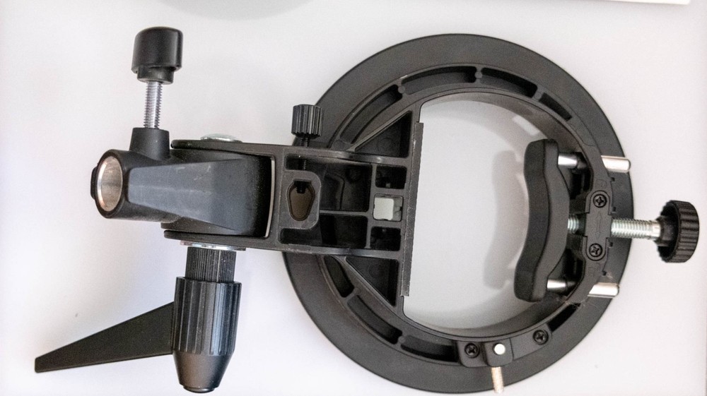 Bowens Mount Bracket for Speedlites and Flash