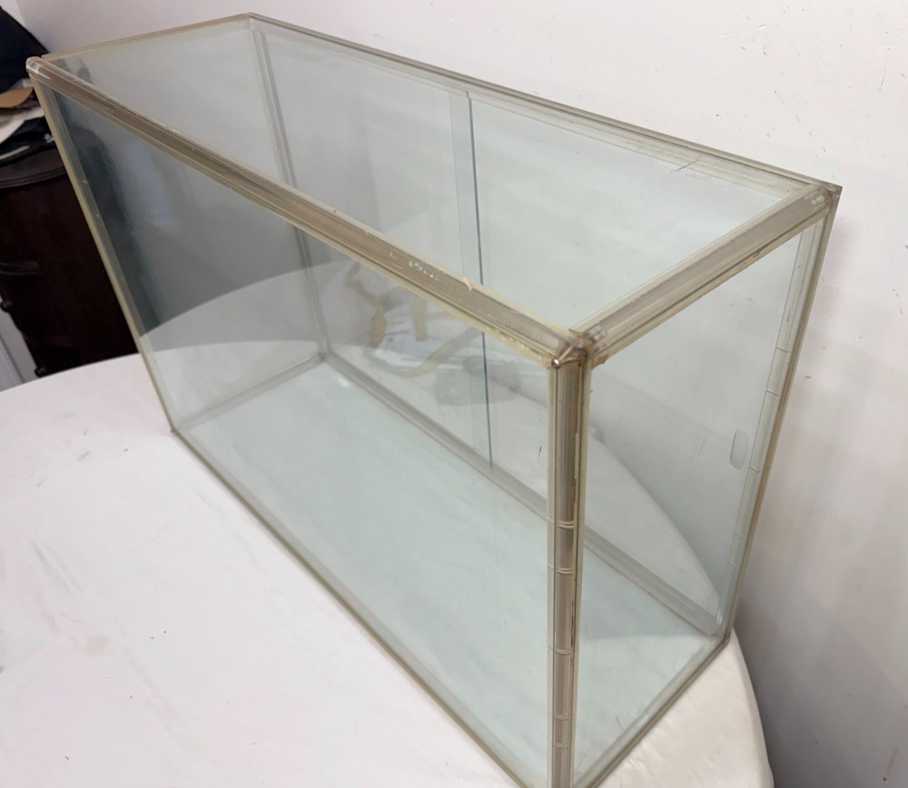 QUALITY Large vintage counter top glass lucite rectangular display show case box